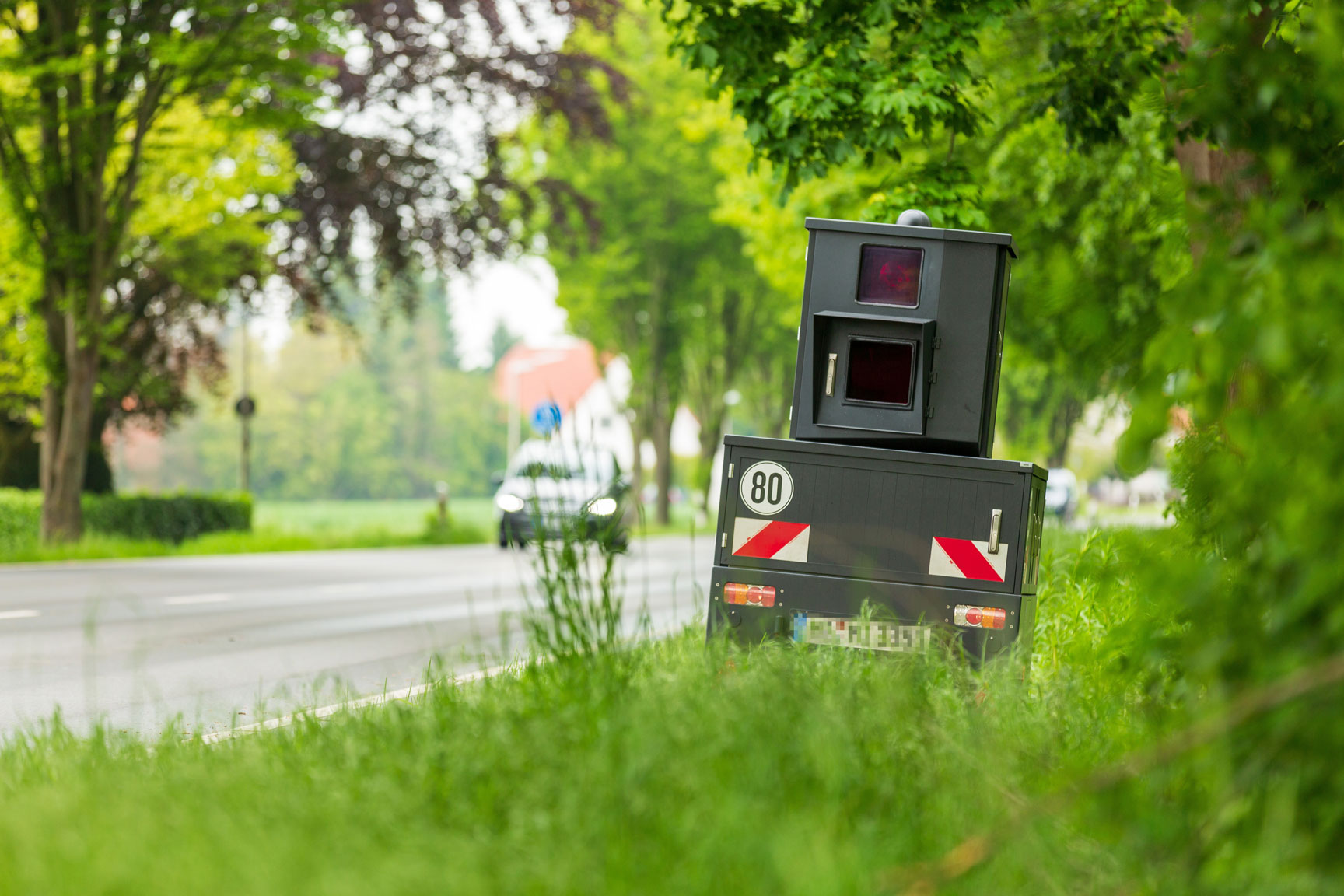 A radar on the side of the road, flashing passing vehicles