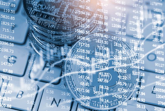 Des pièces de bitcoin avec une série de chiffres