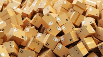 Piles de cartons entassés.