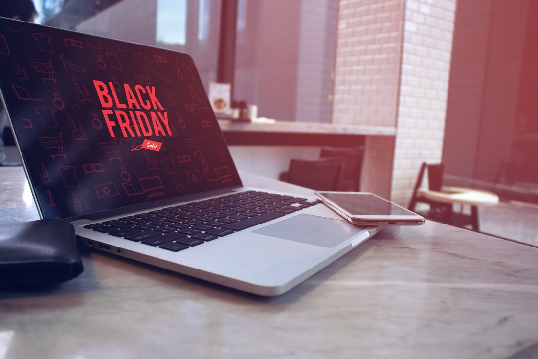 "Black Friday" affiché sur l'écran d'un ordinateur portable